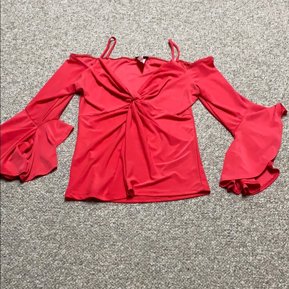 Women’s small red top